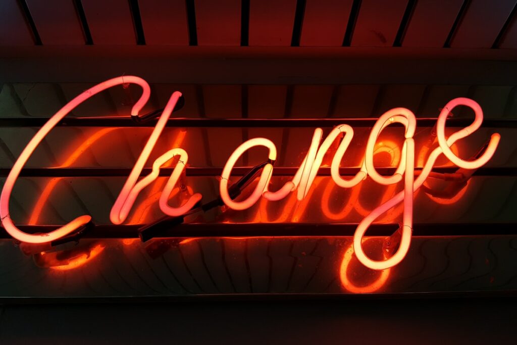 The most powerful word in the world pops up everywhere. Ironically, this is on Sandown Pier on the Isle of Wight (UK) — a place that has not changed for 30 years. lenguaje inclusivo simbolizado con la palabra change